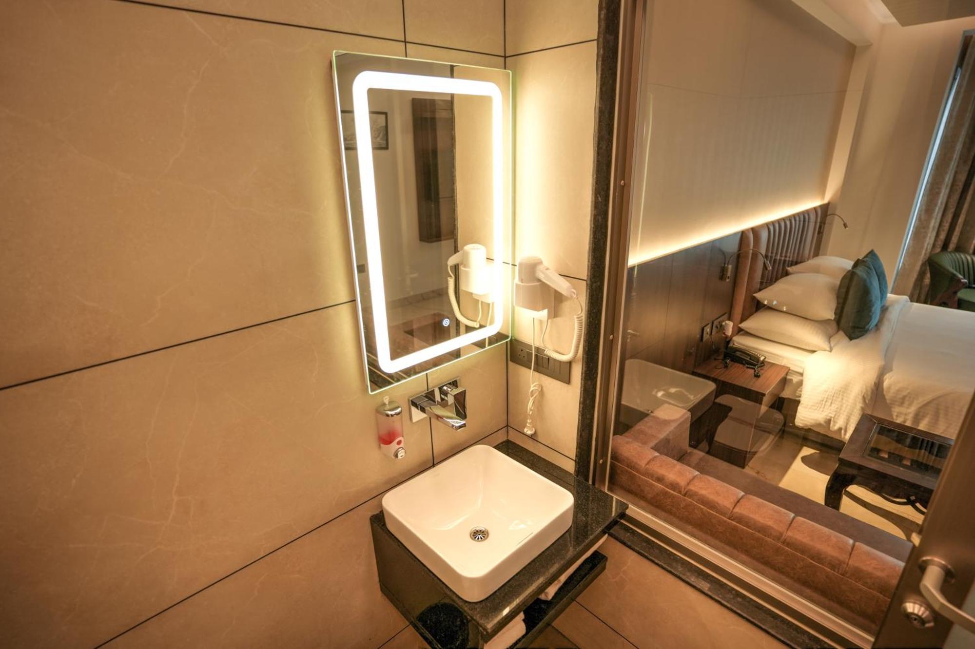 Rj Hotel - Managed By Atithi House Greater Noida Zewnętrze zdjęcie