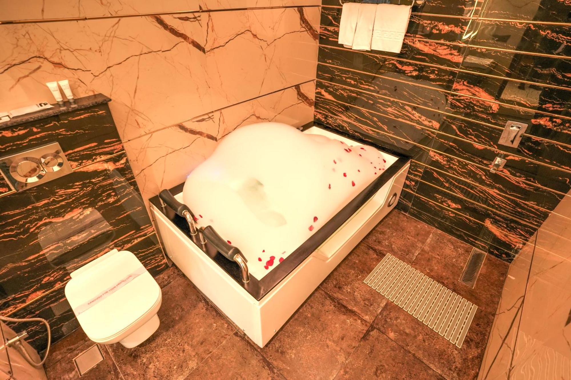 Rj Hotel - Managed By Atithi House Greater Noida Zewnętrze zdjęcie