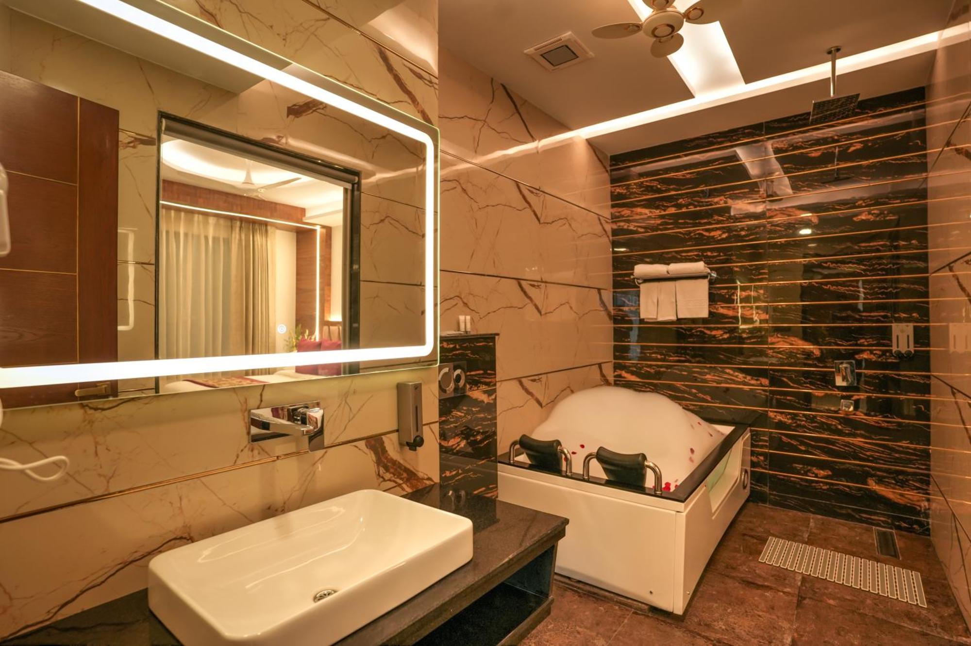 Rj Hotel - Managed By Atithi House Greater Noida Zewnętrze zdjęcie