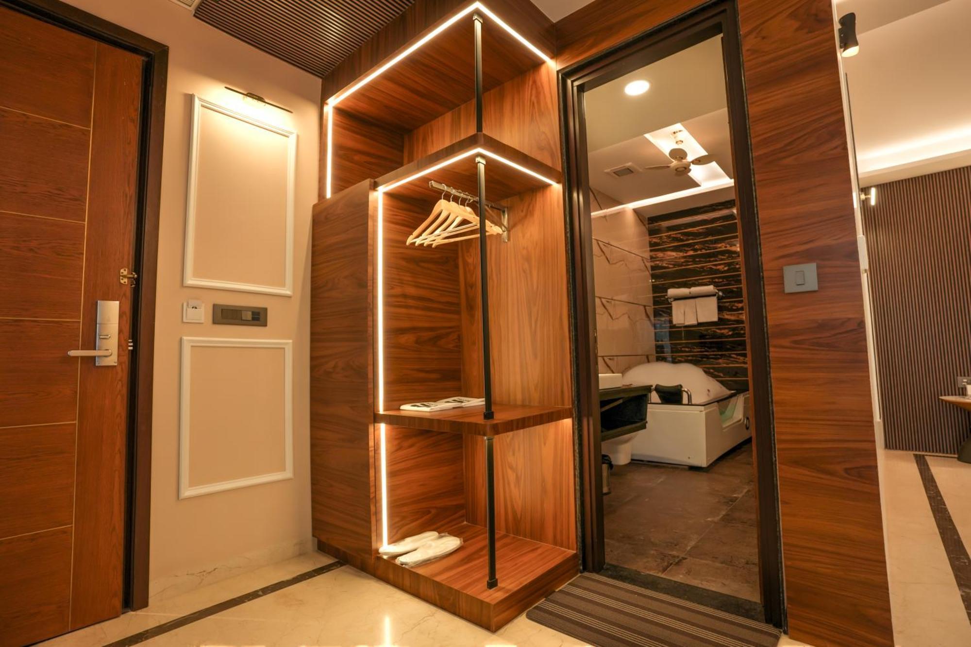 Rj Hotel - Managed By Atithi House Greater Noida Zewnętrze zdjęcie